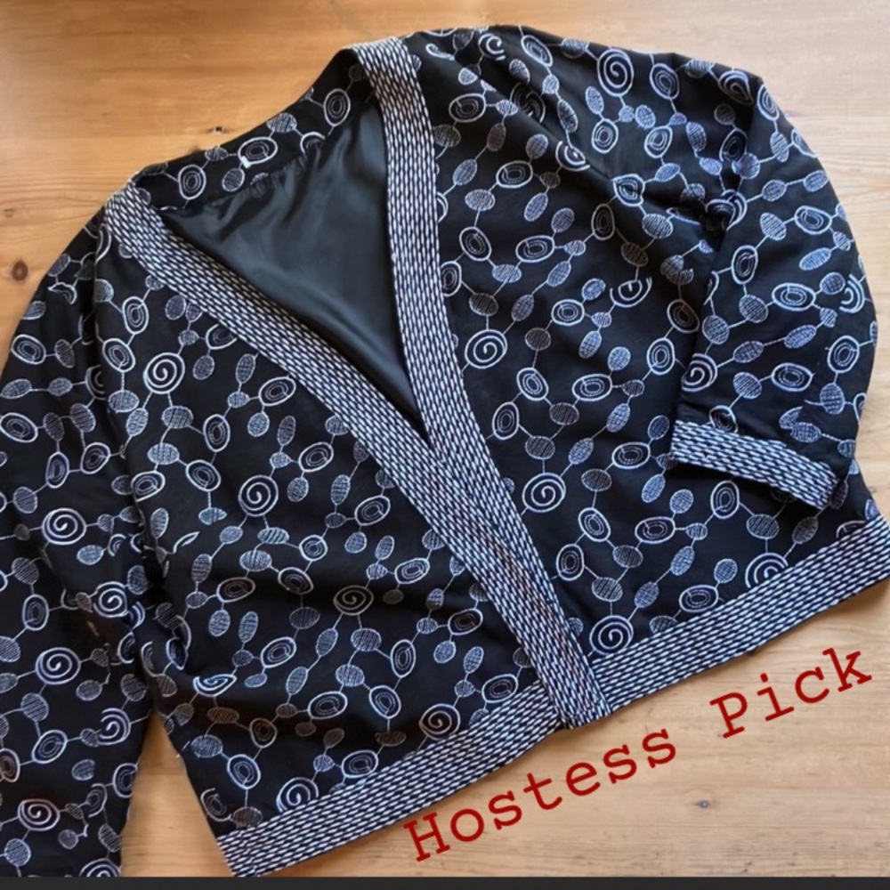 Kimono Style Black White Circular Embroidered Pattern Jacket Gently Used